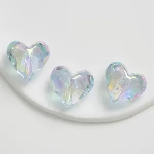 Perline a cuore sfaccettate iridescenti in acrilico trasparente per accessori gioielli catena telefono.