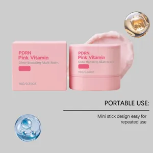 Detailansicht des tragbaren PDRN Pink Vitamin Glow Boosting Multi Balm Stifts für Gesicht.