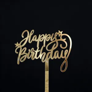 Detalle de cake topper Feliz Cumpleaños de acrílico dorado con estrellas para pasteles.