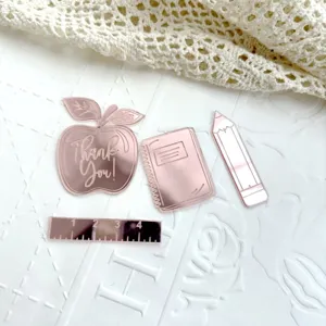 Acryl Tortenaufleger Set zum Lehrertag, Roségold Spiegeldesign, Apfel und Stift Motiv.