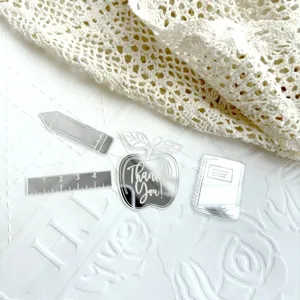 Spiegel Acryl Schul-Thema Kuchenaufsatz Detail mit Bleistift und Apfel für Lehrer.