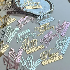 Acryl Happy Birthday Tortenaufsatz Detail mit verschiedenen Farben und Schreibschriften für Party.