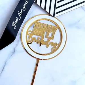 Décoration de gâteau joyeux anniversaire en acrylique doré et blanc, détail double couche.