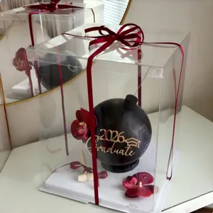 2026 Abschluss Schlachttorte Geschenkbox mit goldenem Acryl Topper und Holzhammer Set.