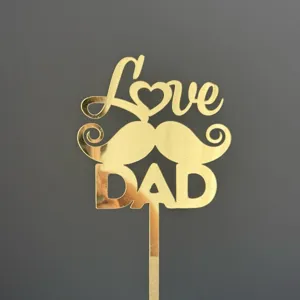 Détail de décoration de gâteau de fête des pères en acrylique doré design Love et Papa.