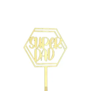 Cake topper Super Dad en acrylique doree pour la fete des peres decoration gateau.