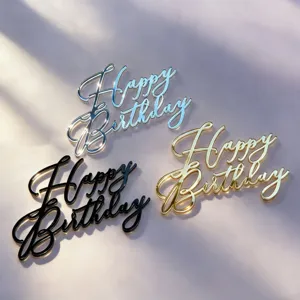 Acryl Happy Birthday Kuchendekoration Detailansicht, glänzender Metalleffekt Aufsatz.