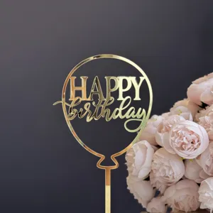 Topper de pastel globo feliz cumpleaños de acrílico dorado, vista de detalle ideal.