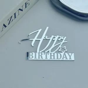 Silberfarbenes Acryl Happy Birthday Kuchendekoration für Party und toller Feierbedarf.