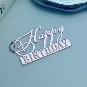 Acryl Happy Birthday Tortenaufsatz Detailansicht, ideal für Party und Kuchendekoration.