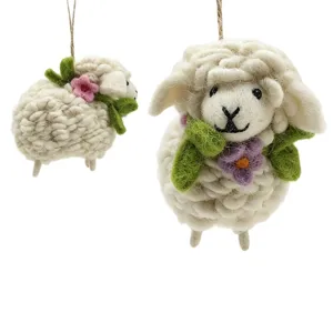 Adorno colgante de fieltro de lana de oveja linda muñeca colgante de coche decoración