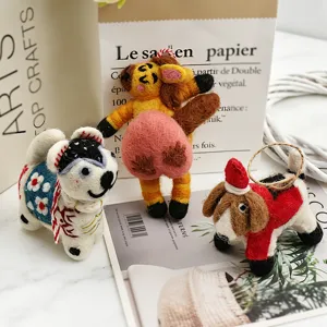 Handgemaakte wolvilt dieren tas hangers, schattige cartoon pluche ornamenten auto.