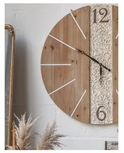 Große Vintage Holz Wanduhr mit geschnitztem Blumenpanel und Schlitzen für Heimdekor