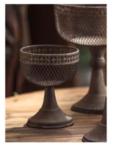 Vaso da fiori in ferro rustico vintage con piedistallo, vaso decorativo retrò europeo per piante.