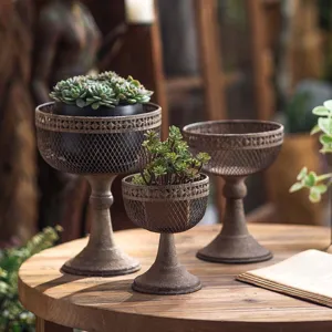 Vaso da Fioriera in Ferro Vintage Europeo Fioriera in Metallo Invecchiato Vaso Decorativo da Tavolo Arredamento Stile Campagnolo Americano