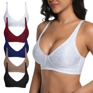Soutien-gorge push-up sans armatures confortable avec texture délicate et design sans coutures.