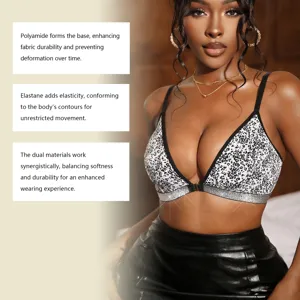 Gedetailleerde panprint triangel bralette met voorsluiting, smalle bandjes en glitterrand.