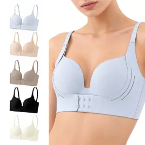 Dettaglio reggiseno push-up senza cuciture con chiusura frontale e coppe modellate.