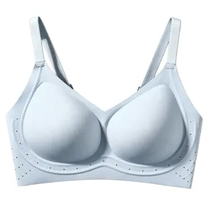 Seamless jelly plus-size wireless bra, breathable soft support nude comfort underwear main view.