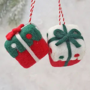 Ornement suspendu en feutre de Noël, jolie décoration d'arbre et accessoire de fête.
