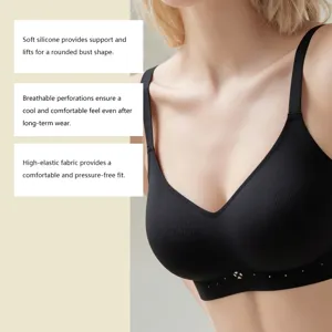 Detalle de sujetador push-up acanalado transpirable con soporte de silicona y elasticidad.