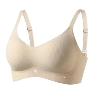 Beige geribbelde naadloze push-up bh met verstelbare bandjes en klaverblad uitsparingen.