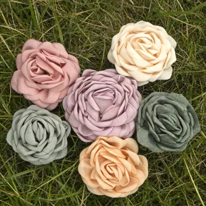 Fiori di rose in tessuto artificiale accessori fatti a mano vintage DIY artigianato fermaglio
