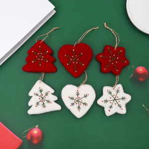 Adornos colgantes de fieltro navideño árbol corazón estrella copo rojo blanco decoración.