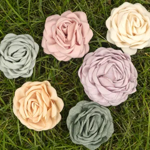 Fiori di rosa in tessuto mollette spille accessori fai da te set multicolore bello