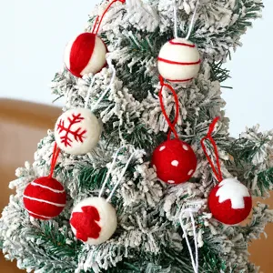 Palla di Feltro Ornamento Sospeso di Natale Fiocco di Neve Pois Striscia Decorazione Albero Festa Casa