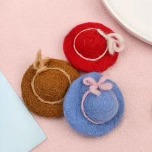 Mini cappello in feltro di lana per decorazione bambola, piccoli berretti fatti a mano.
