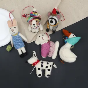Wool felt animal keychain pendants, cute handmade cartoon plush toys for bags and keys.