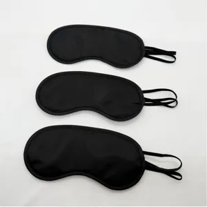 Masque de sommeil noir respirant vue détaillée, tissu doux et sangle élastique pour le repos.