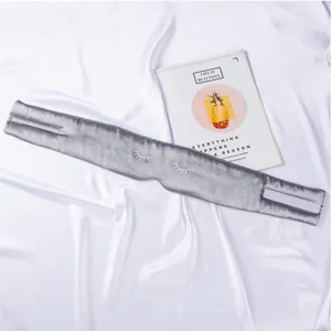 Mascarilla de dormir de seda gris con pestañas bordadas y correa ajustable para un buen descanso