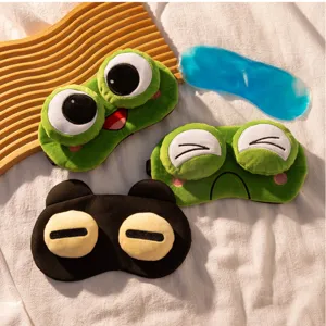 Niedliche Cartoon Frosch Pluesch Schlafmaske mit Kuehlakku Detailansicht weicher Stoff und Design.