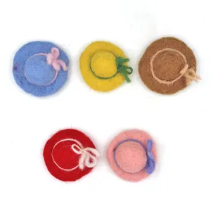 Set di mini bombette in feltro di lana, accessori colorati per bambole e ornamenti.