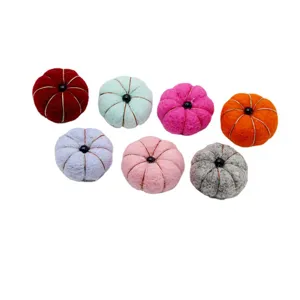 Bunte Filz Kürbis DIY Zubehör für Handwerk Dekorationen und schöne festliche Geschenke.