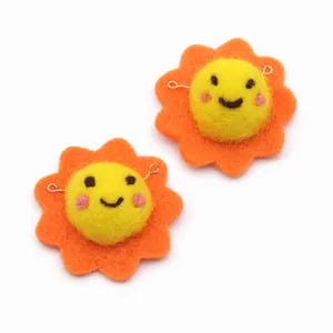 Accessori per Bambole con Fiore di Sole Piccolo in Feltro di Lana Cartoon Coreano Ciondolo in Materiale per Spilla Artigianale DIY