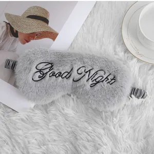 Graue Plüsch Schlafmaske mit Good Night Stickerei, weiche Kunstfell Blende für bequeme Nacht.