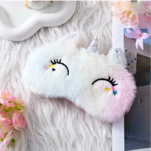Masque de sommeil licorne en peluche avec cils brodés, masque occultant doux et confortable.