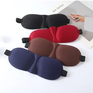 Detailansicht von 3D konturierten Schlafmasken in verschiedenen Farben mit Gummibändern.