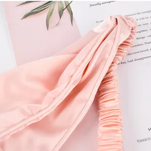 Rosa Satin breites Haarband für Damen, elegantes Paspel-Design für Make-up und Alltag.