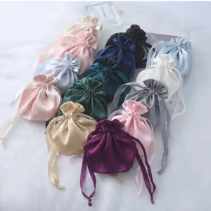 Sacchetti regalo coulisse in raso di seta per gioielli, buste portaoggetti colorate.