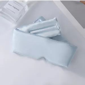 Mascarilla de sueño de seda artificial azul claro premium para viajes y descanso en casa.