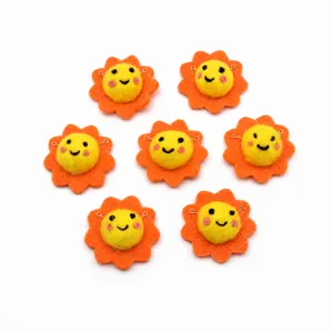 Accessori per bambole in feltro di lana fatto a mano girasole spilla artigianato fai da te.
