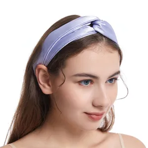 Hellviolettes Satin Knoten Haarband für Damen, elegantes breites Haarreif im Alltag.
