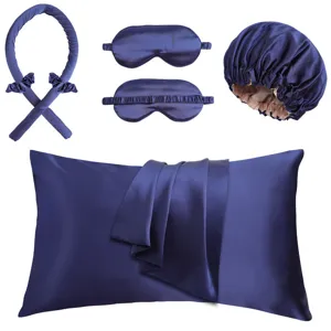 Detailansicht der dunkelblauen Seiden Schlafset Komponenten inklusive Kissenbezug Maske.