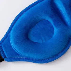 Masque de sommeil en peluche 3D bleu confortable avec design contour pour bloquer la lumiere.