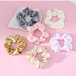 Conjunto de seis coleteros de pelo de seda satinada elegantes en varios colores para el estilo diario.