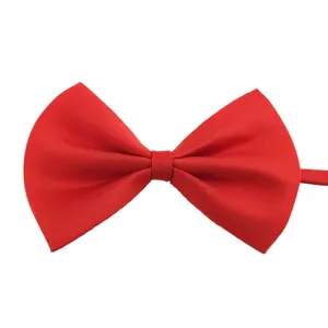 Rote Haustier Fliege Halsband fuer Hunde und Katzen, klassisches Stoffaccessoire Hauptansicht.